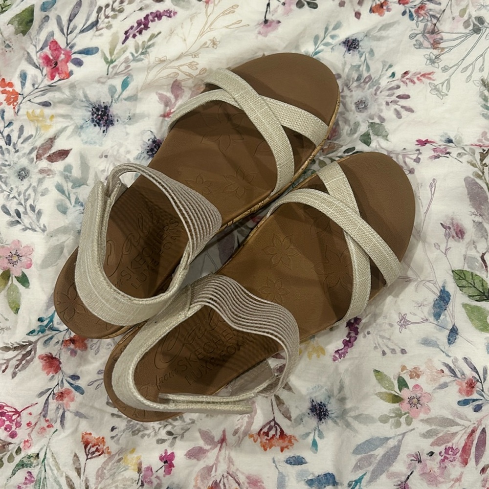 Sketchers tan sandal heels
